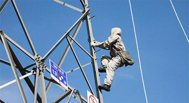 What are the basic requirements for the high-voltage circuit breaker operating mechanism?
