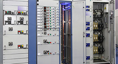 Inter-stage coordination of low-voltage circuit breaker selection