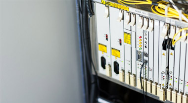 Why doesn't the air switch trip when the wires are burning?